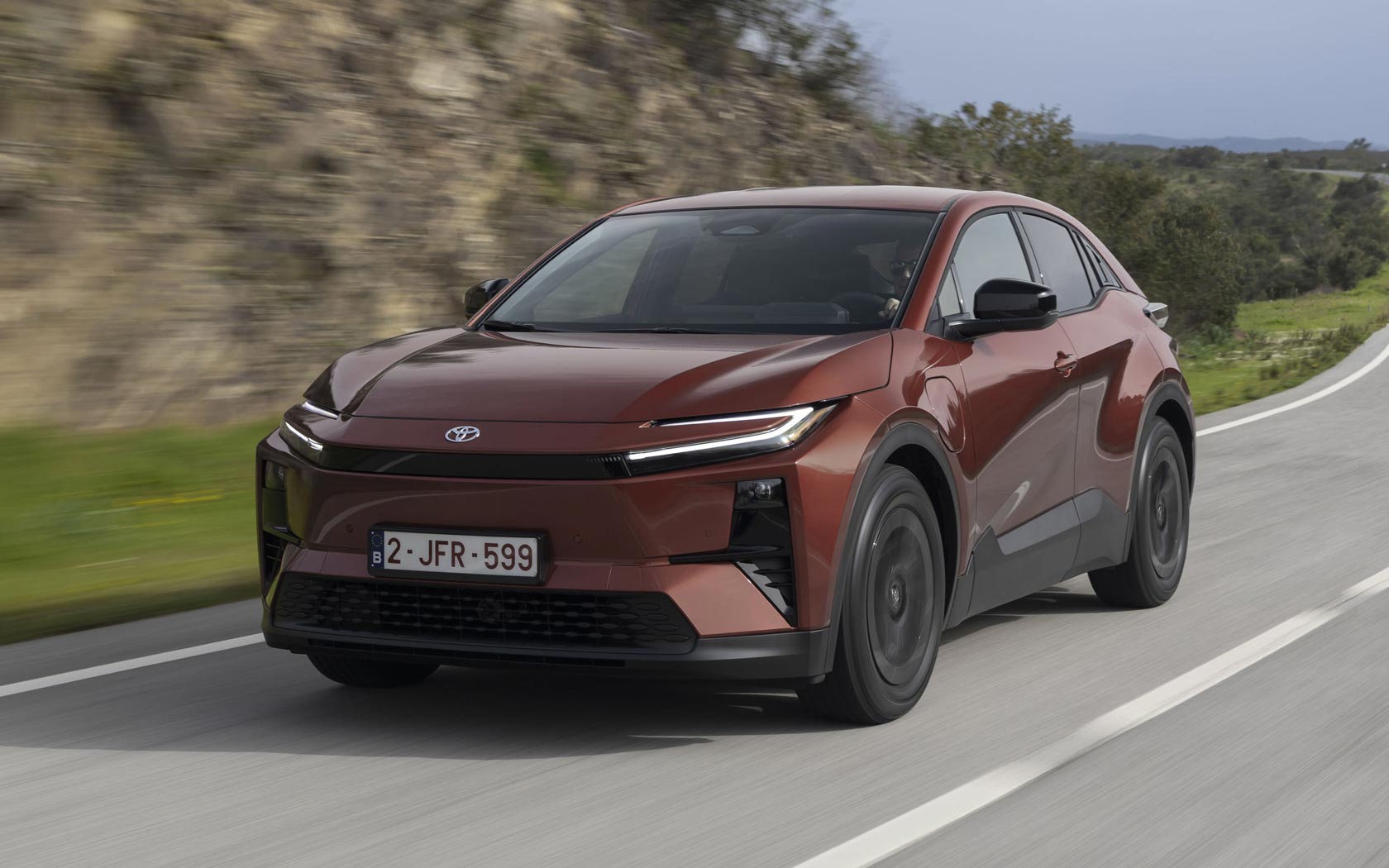 ���� Toyota C-HR Plus 