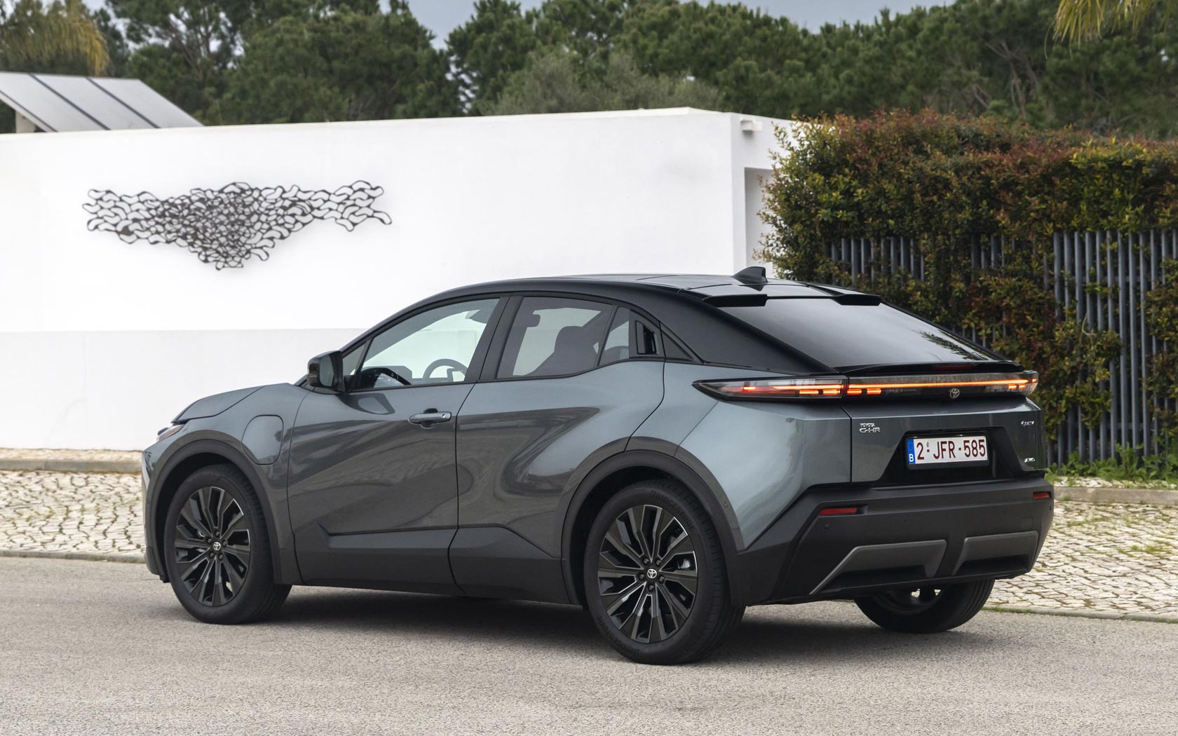 ���� Toyota C-HR Plus 