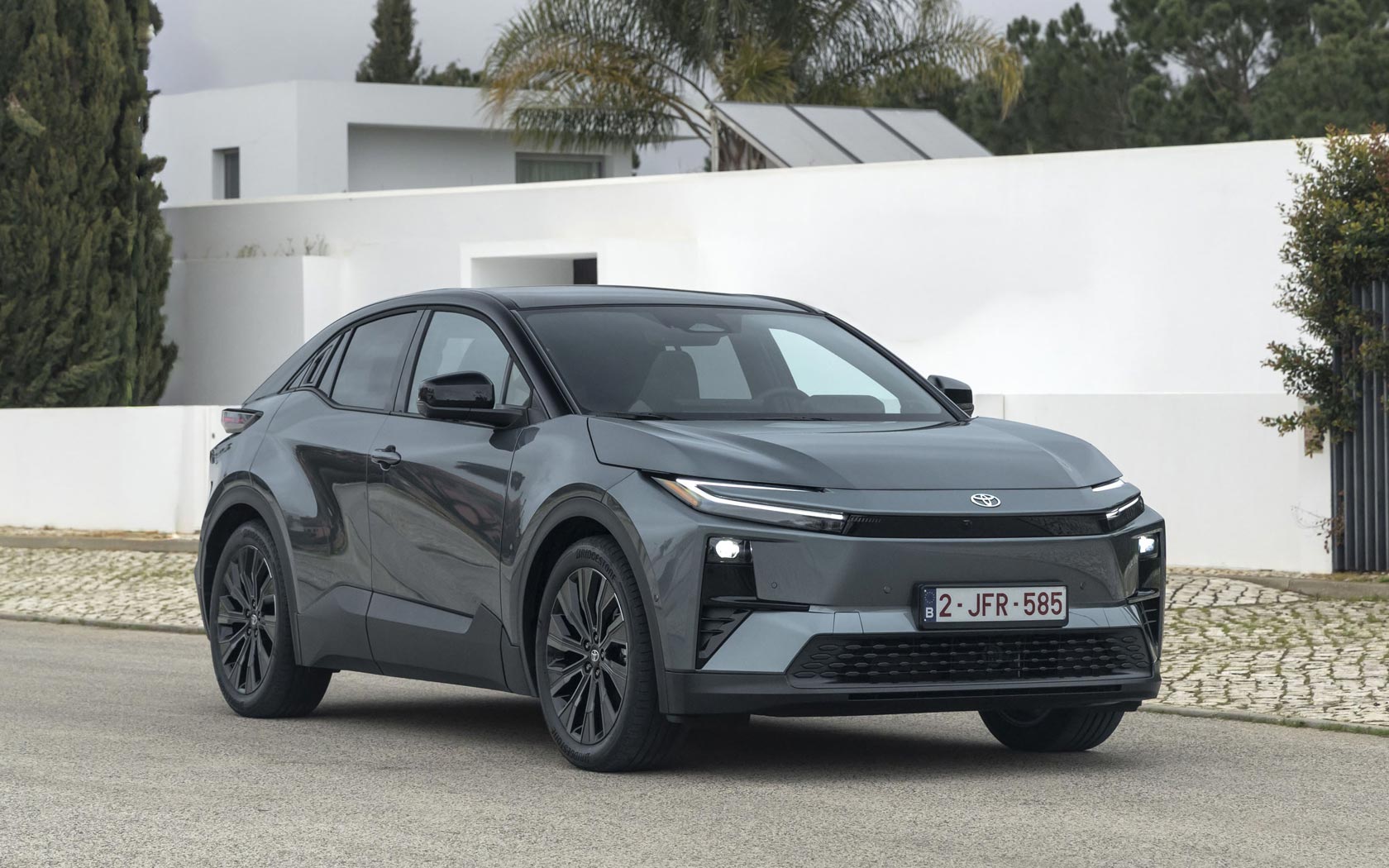 ���� Toyota C-HR Plus 