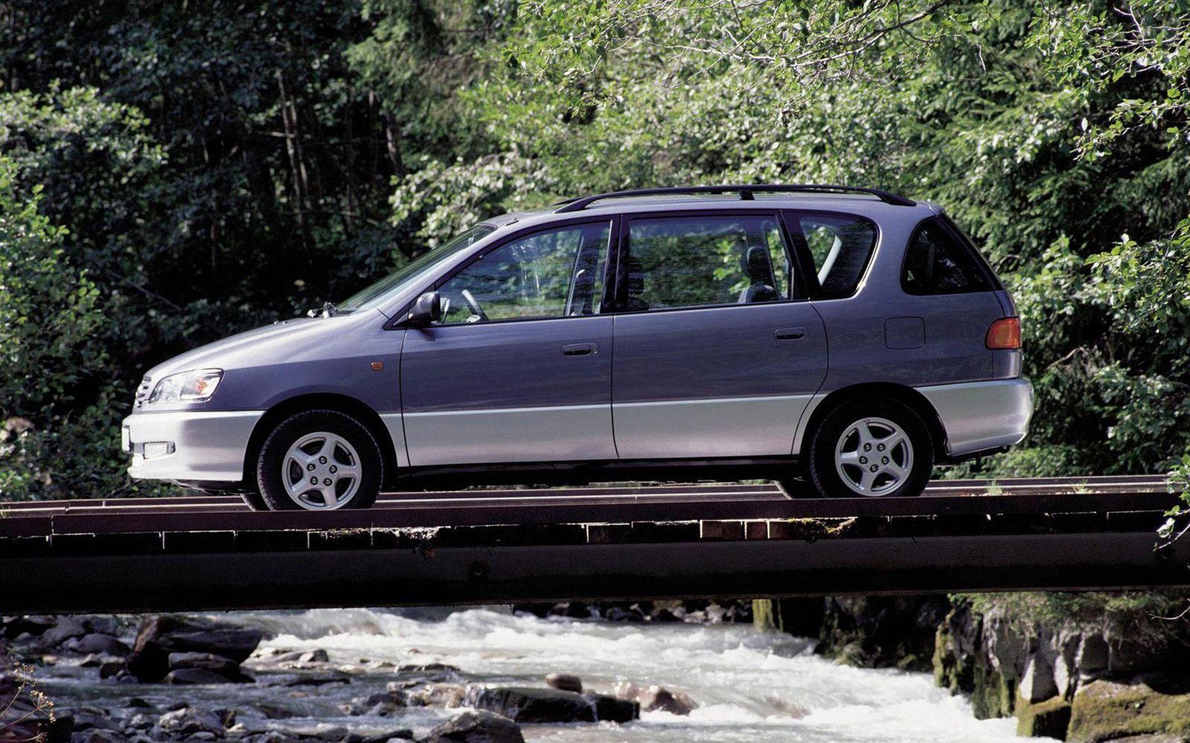 ���� Toyota Picnic 