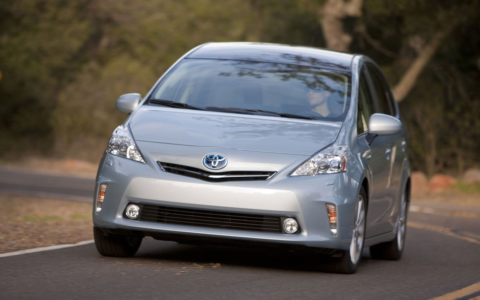 Toyota Prius v 2011