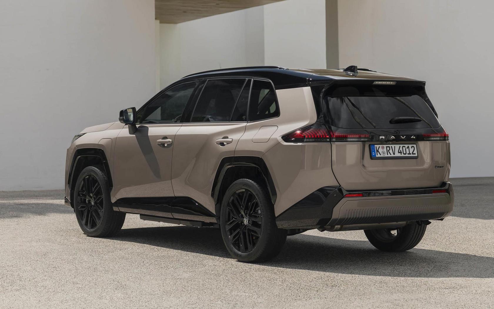 ���� Toyota RAV4 