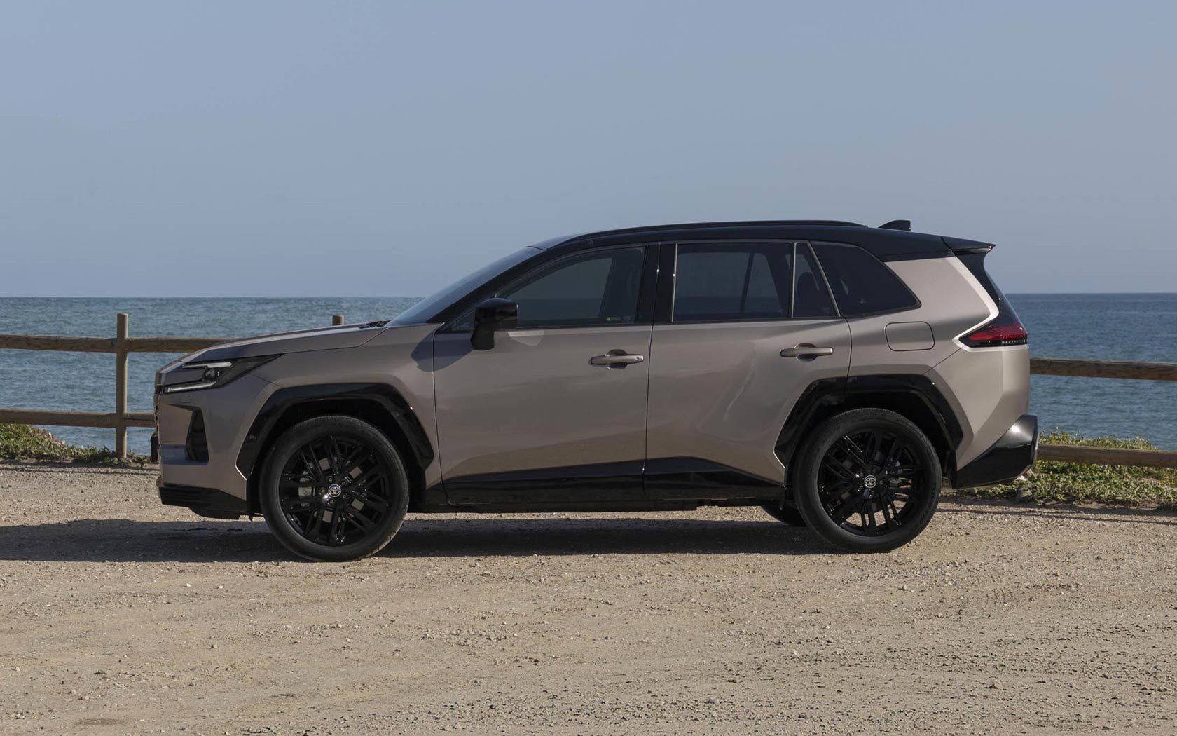 ���� Toyota RAV4 