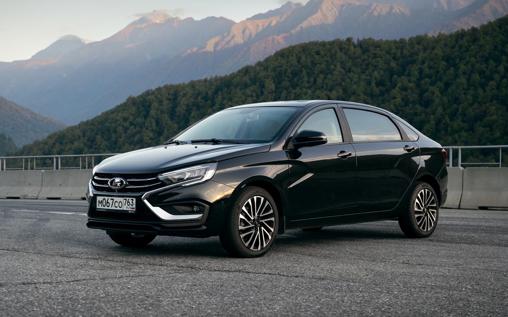  Lada Aura 