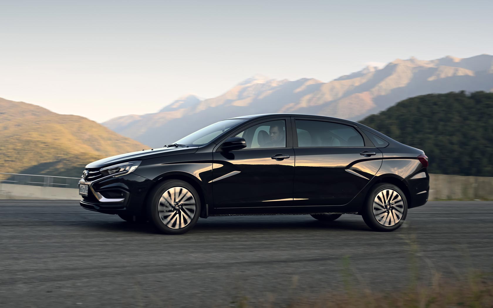  Lada Aura 