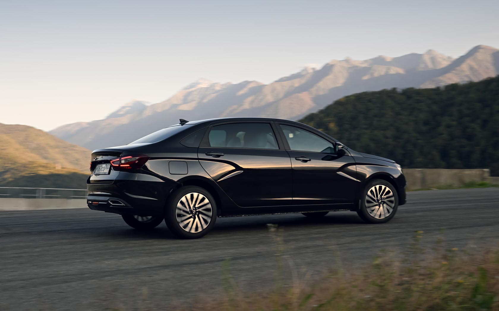  Lada Aura 