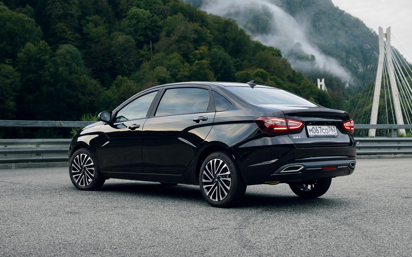  Lada Aura 