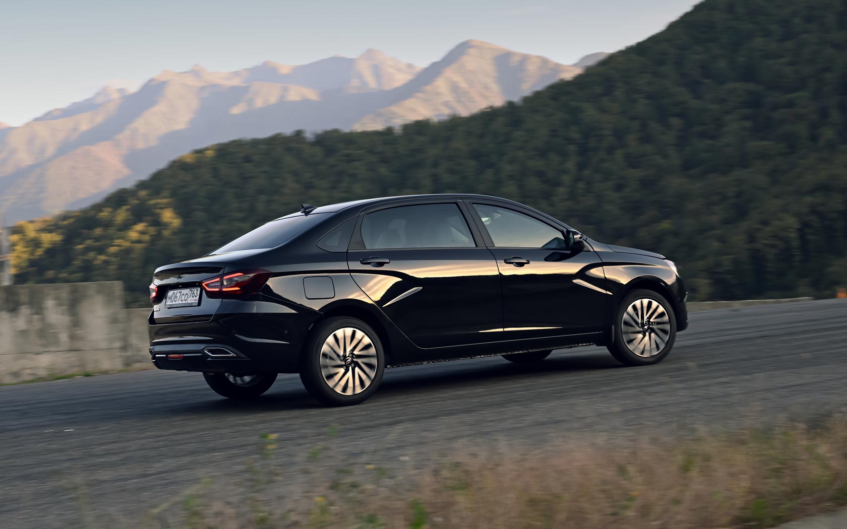  Lada Aura 