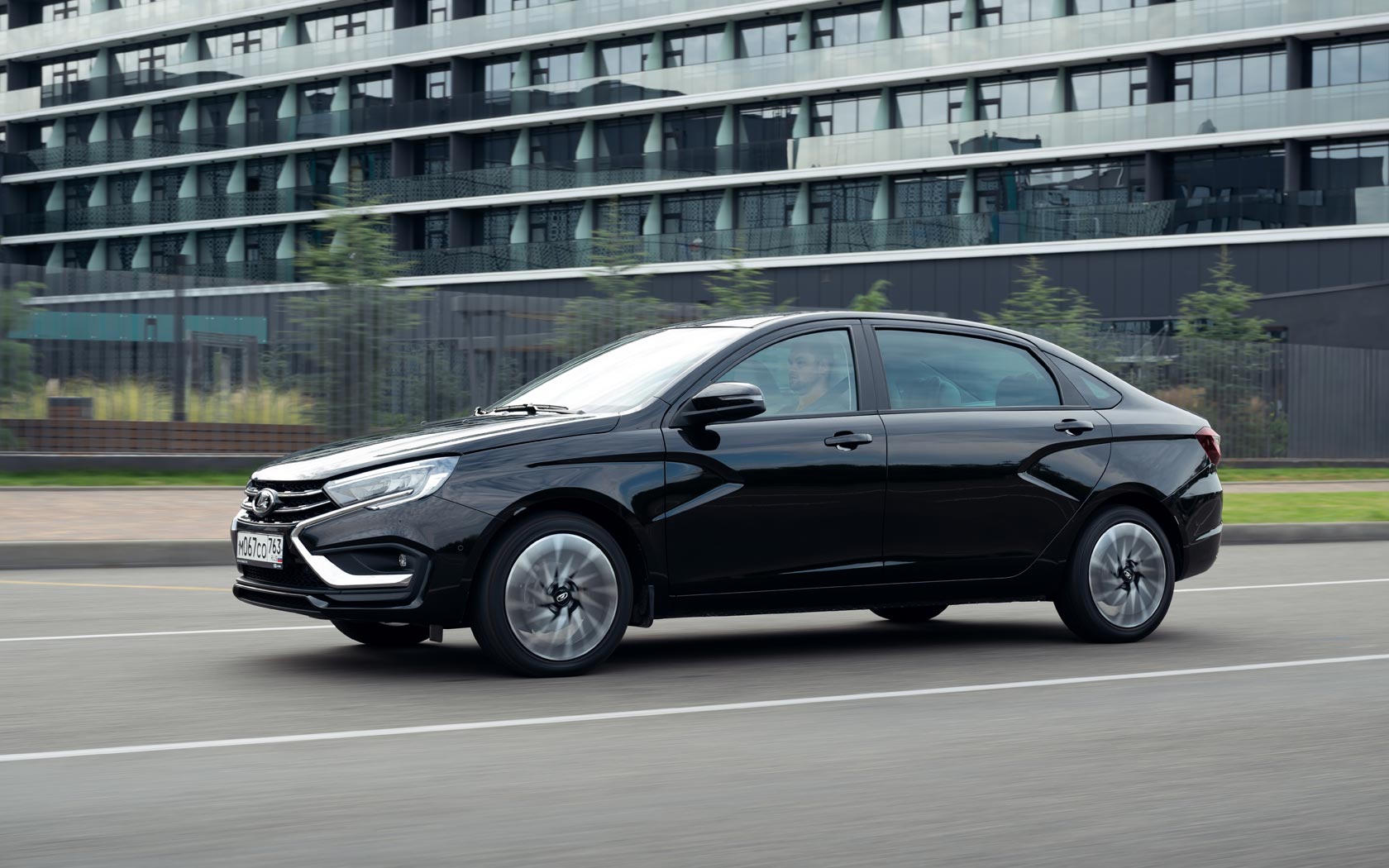  Lada Aura 