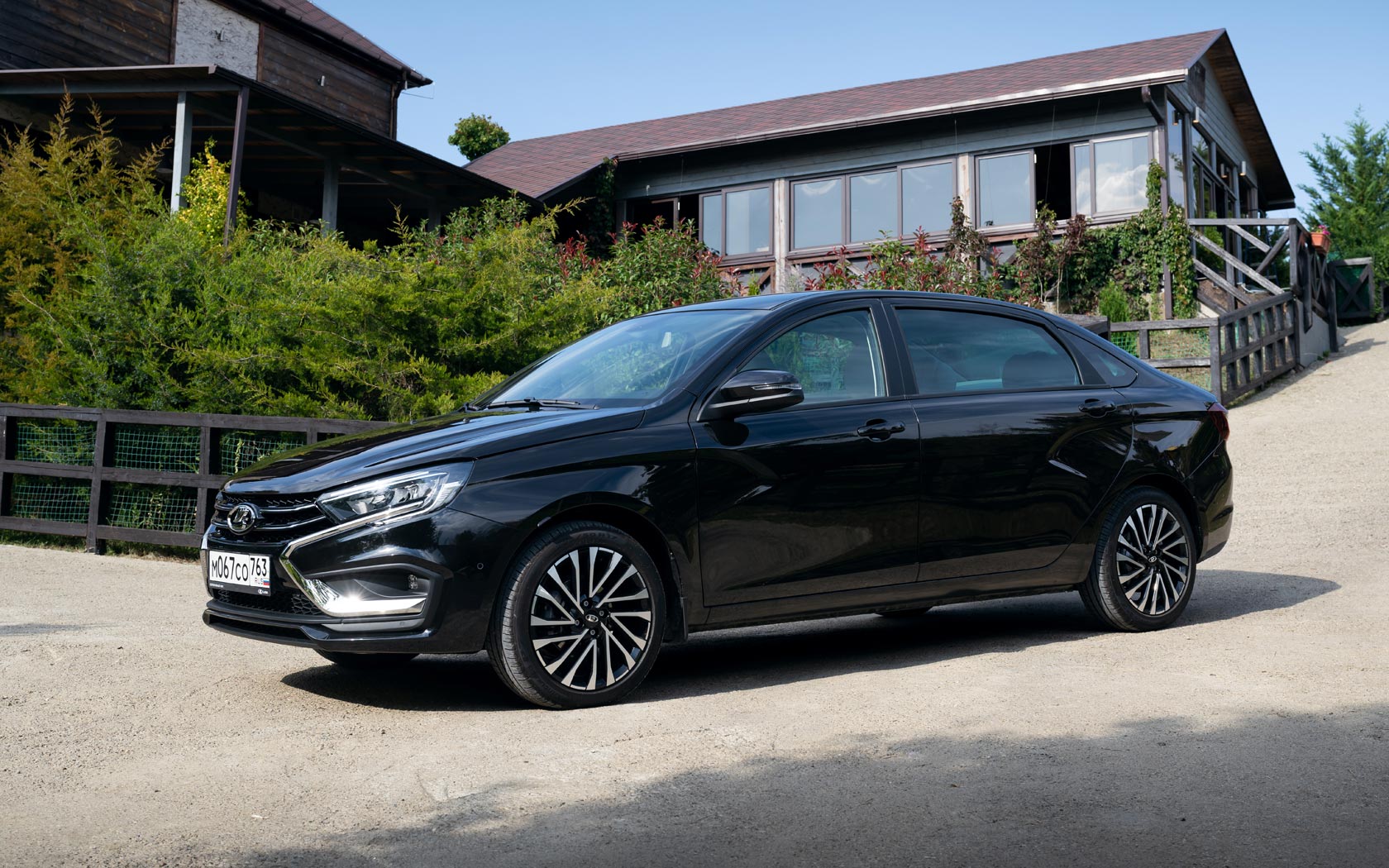  Lada Aura 