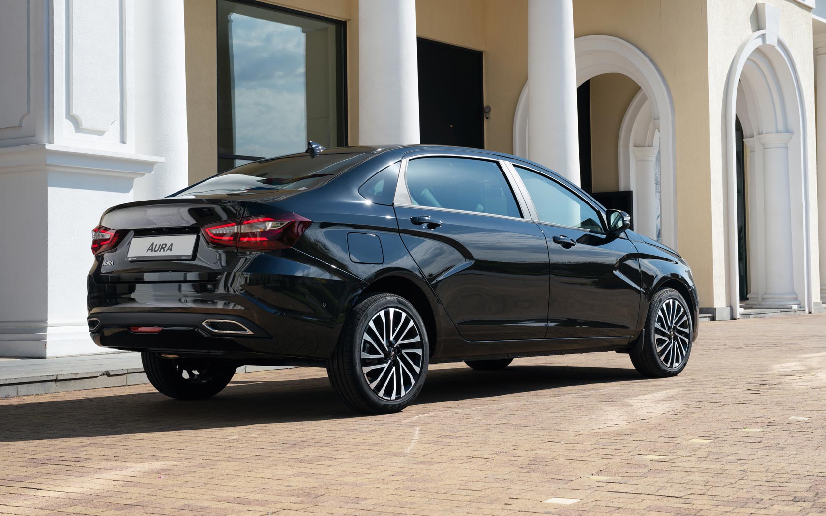  Lada Aura 