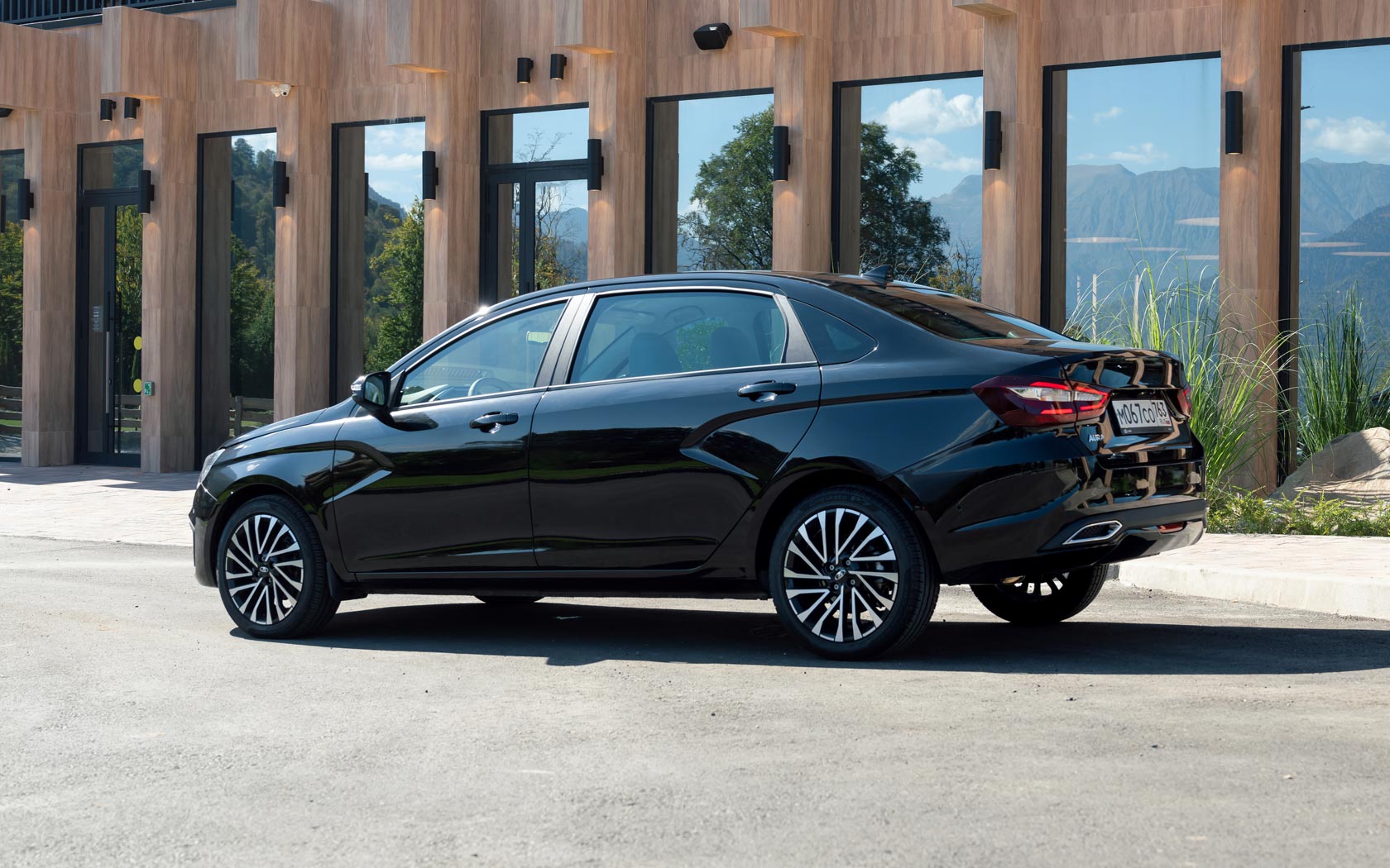  Lada Aura 