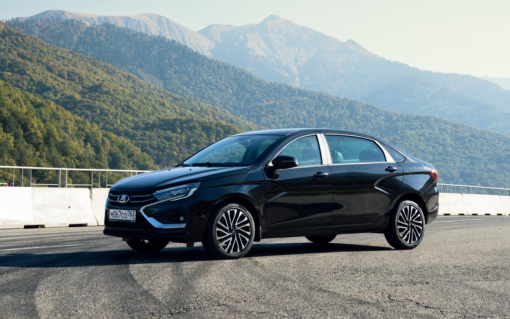  Lada Aura 