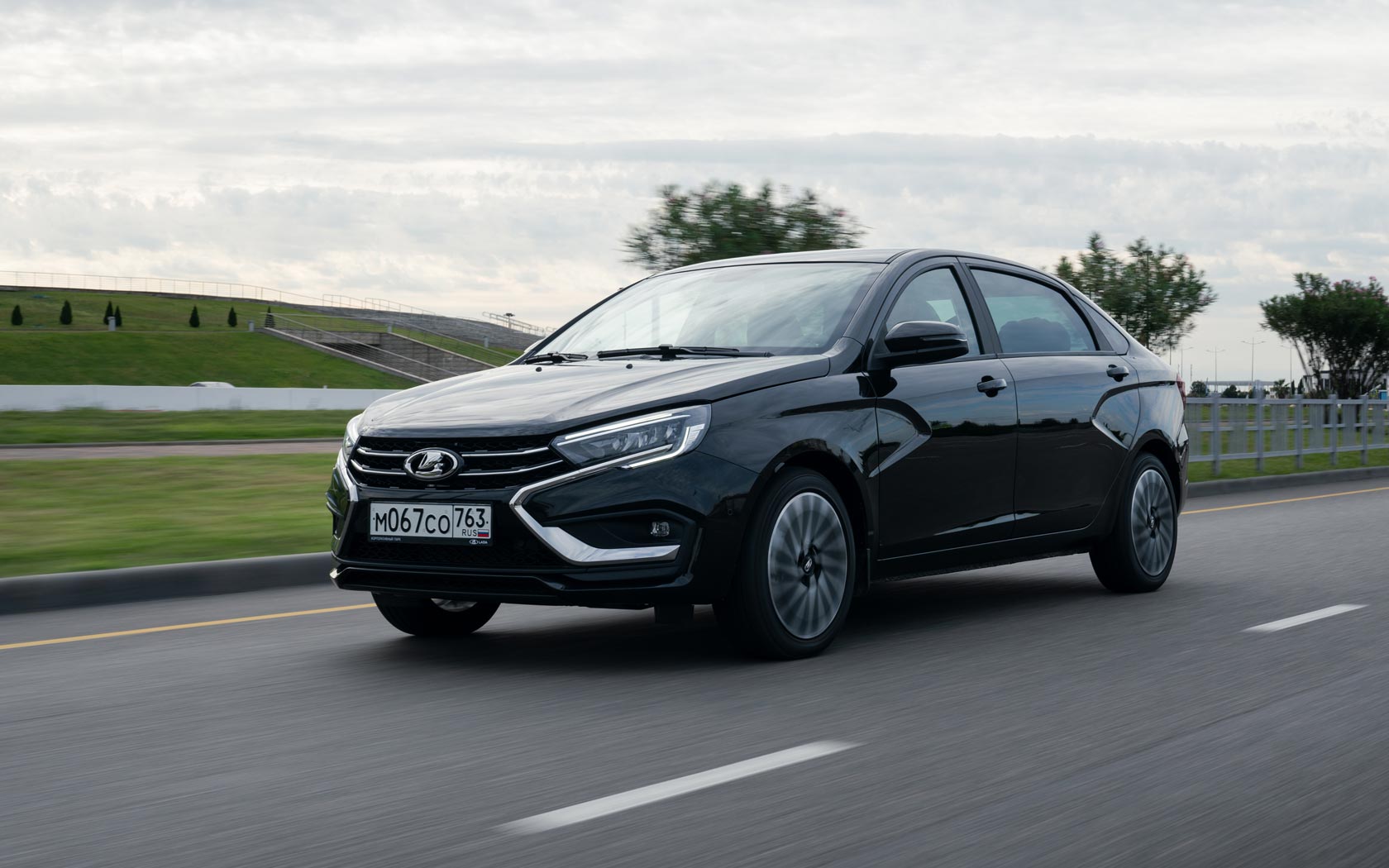  Lada Aura 
