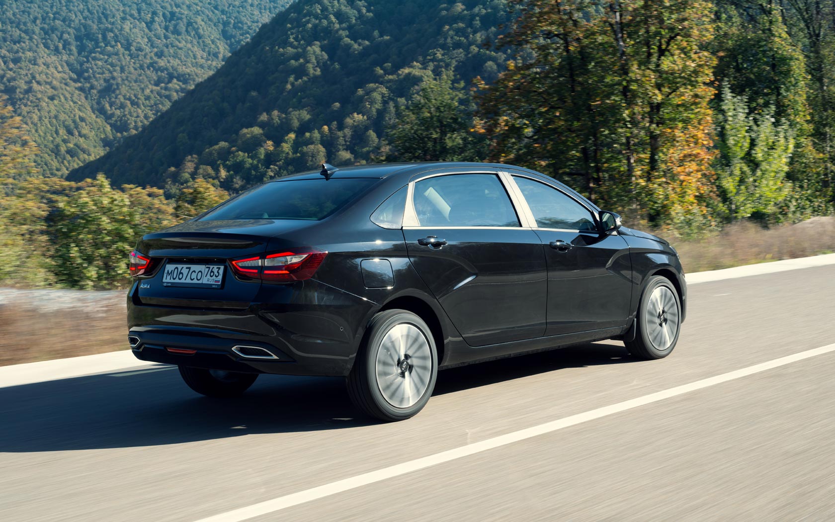  Lada Aura 
