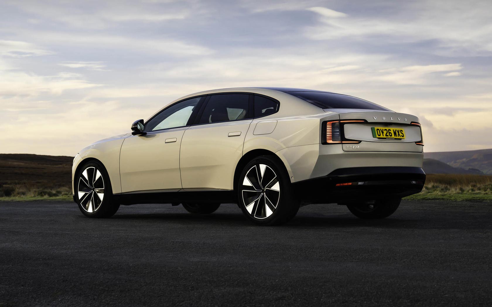 ���� Volvo ES90 
