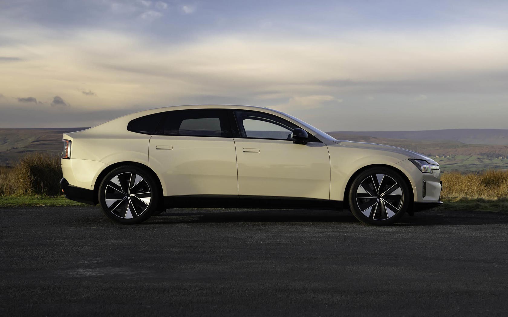 ���� Volvo ES90 