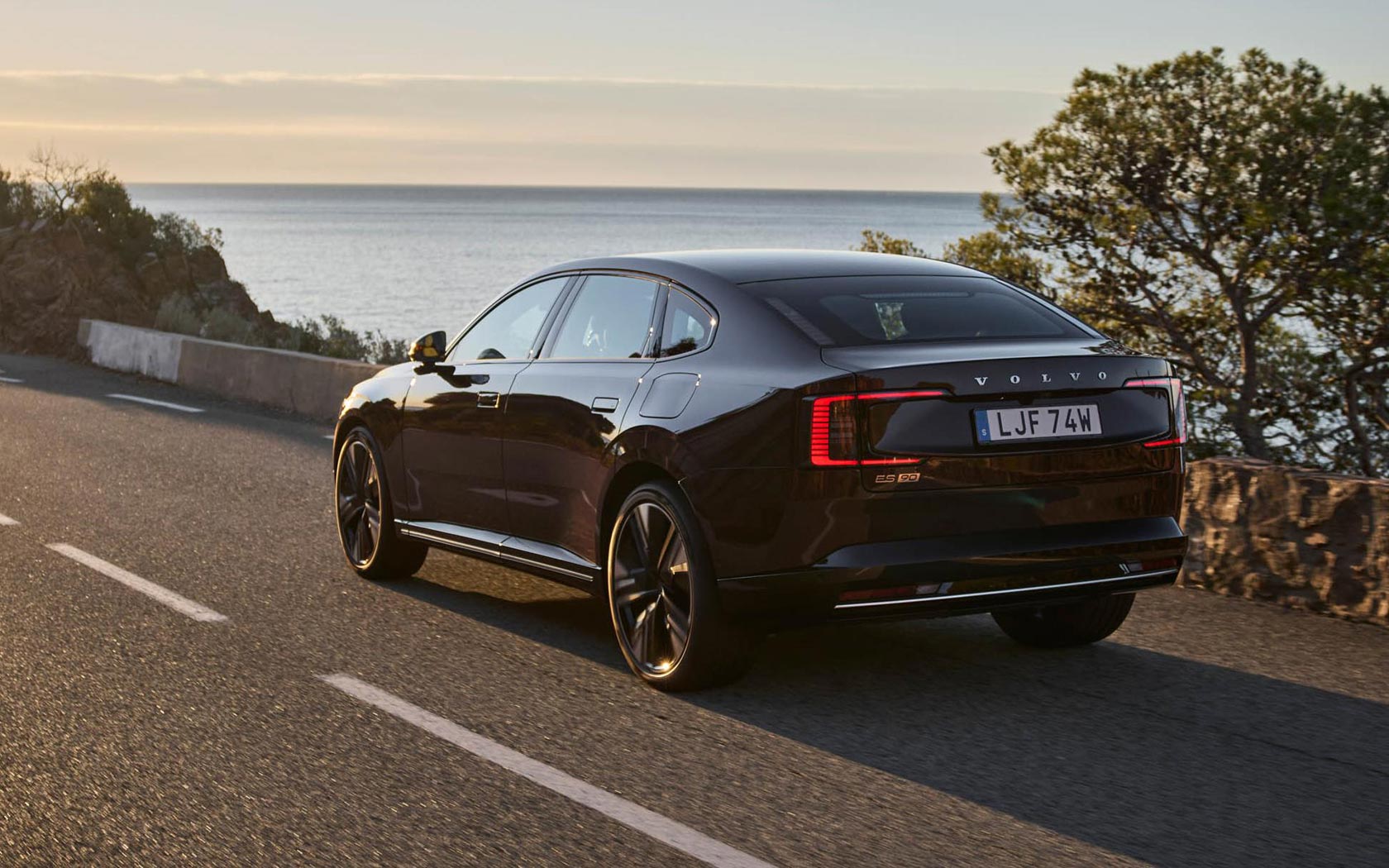���� Volvo ES90 