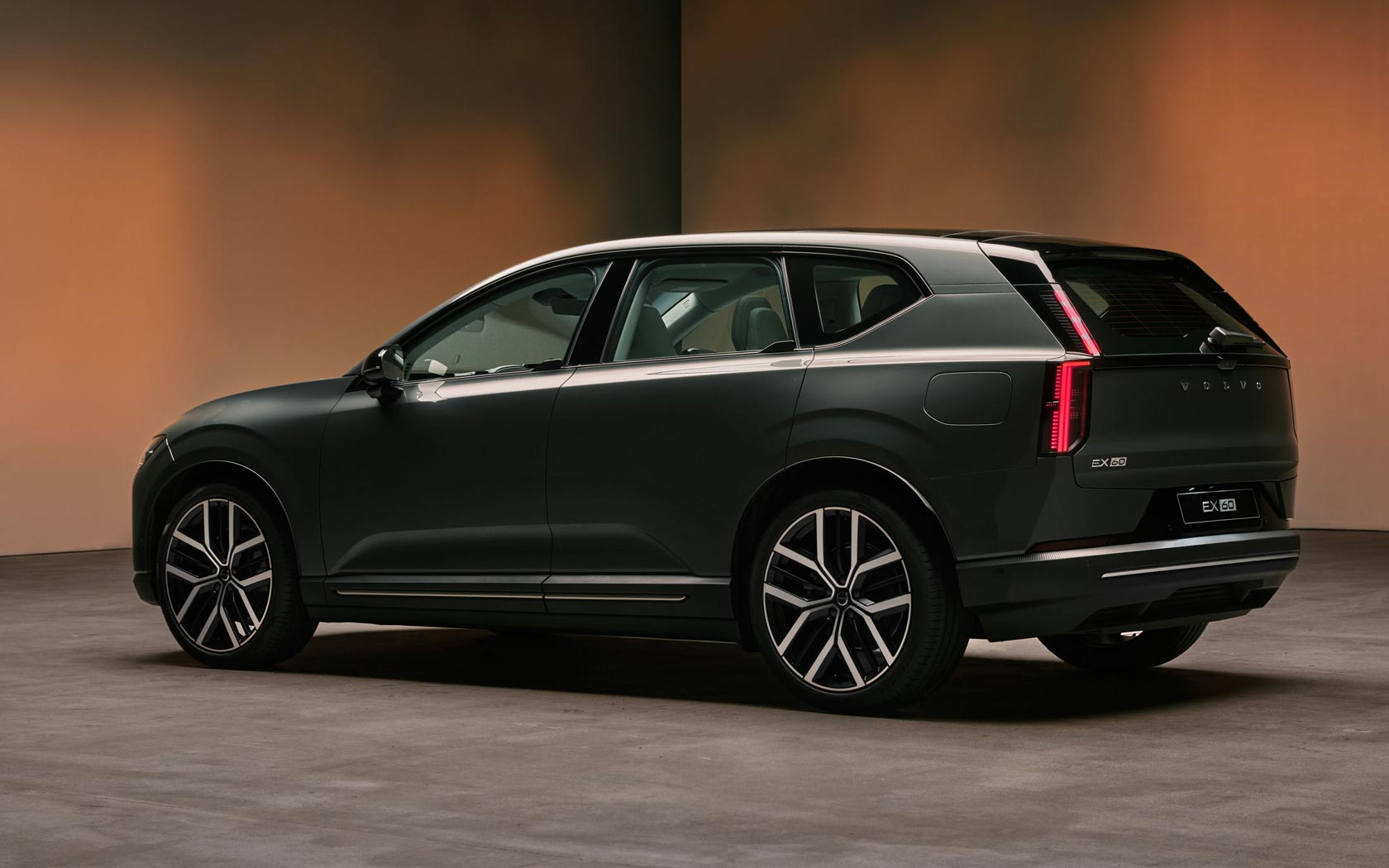 ���� Volvo EX60 