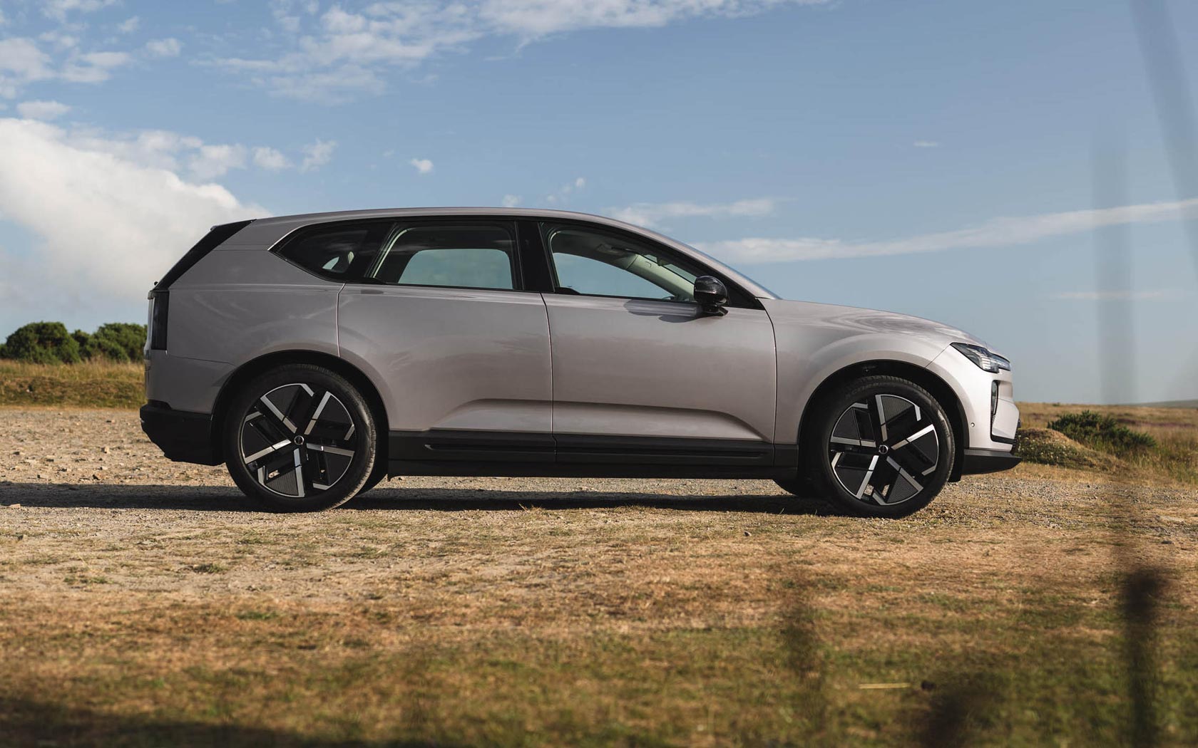 ���� Volvo EX60 