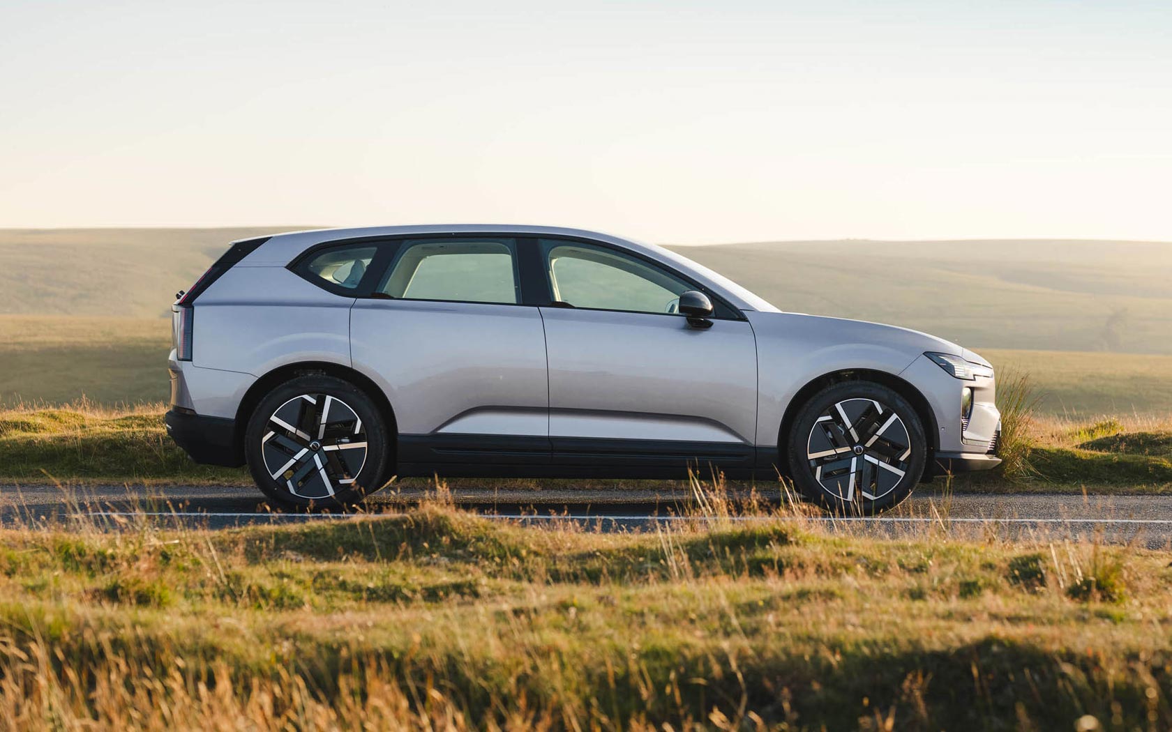 ���� Volvo EX60 