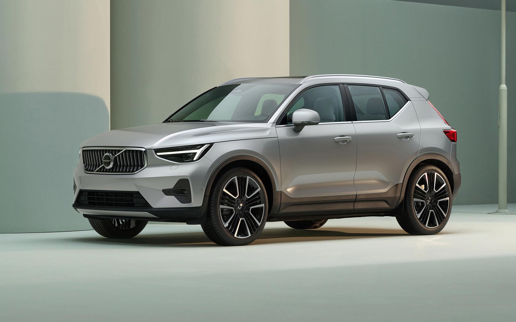 ���� Volvo XC40 