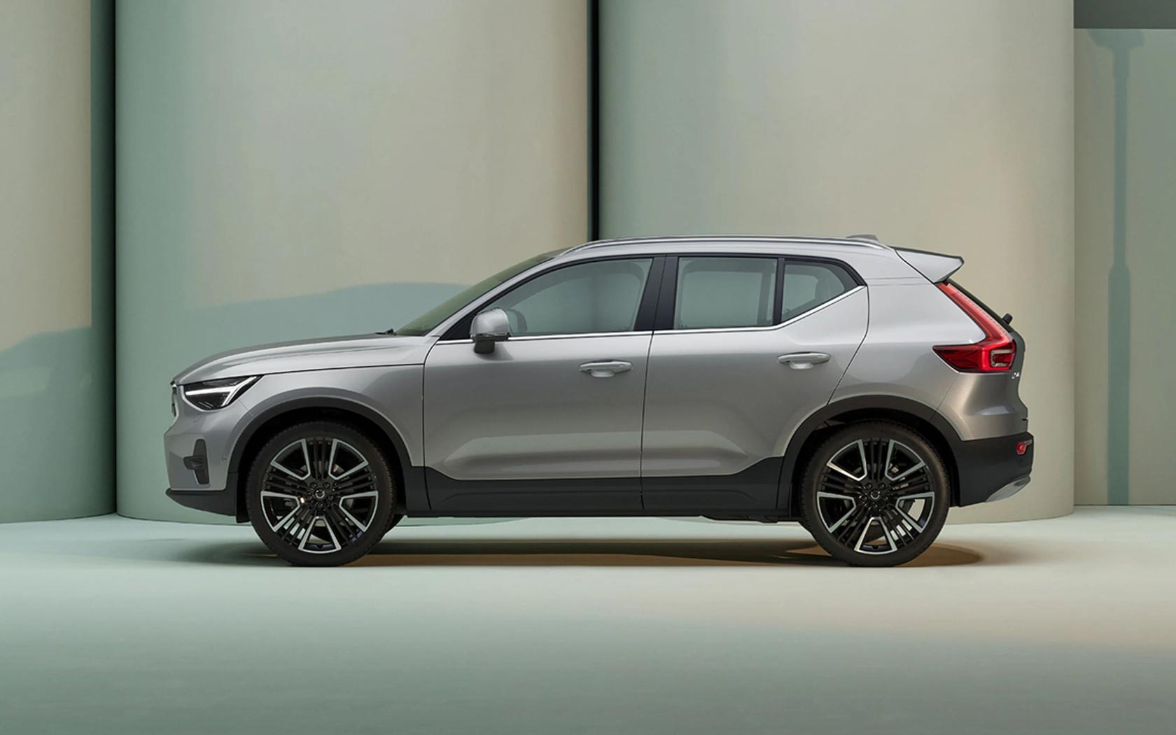 ���� Volvo XC40 