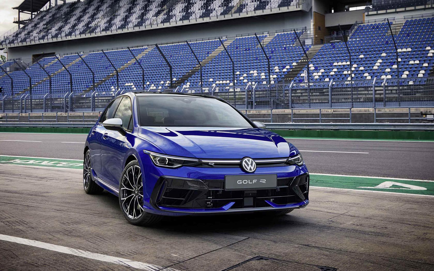  Volkswagen Golf R 