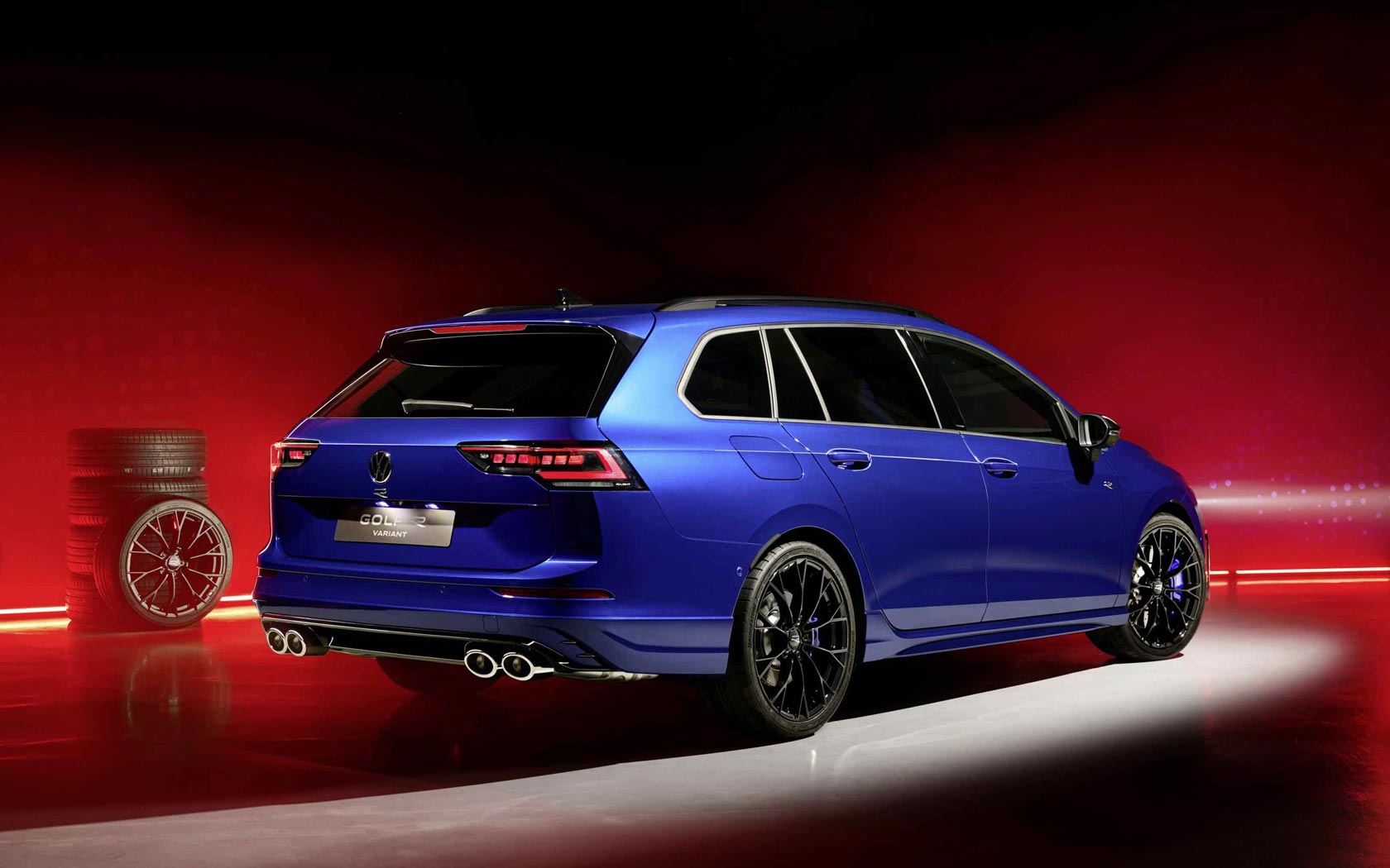  Volkswagen Golf R Variant 